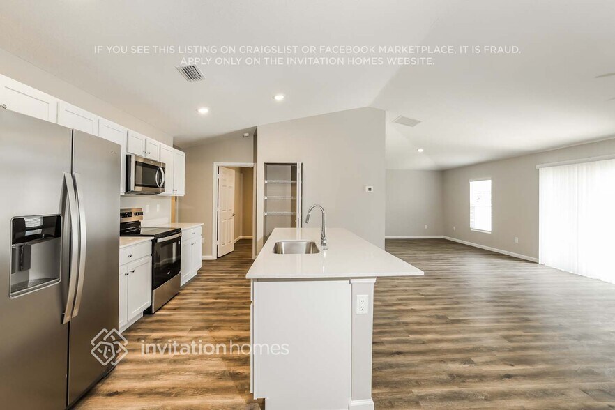 Building Photo - 1845 SW California Blvd