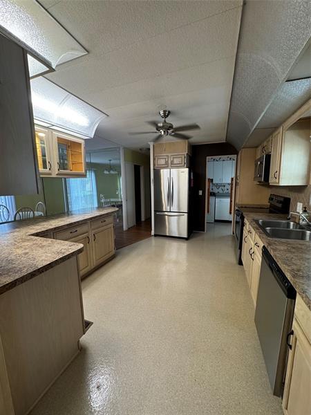 Building Photo - 1921 SW 83rd Ave