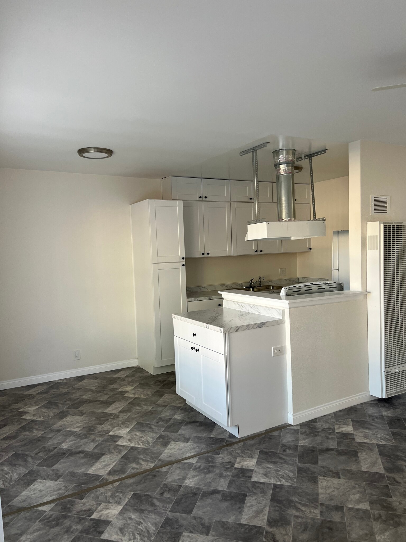 Building Photo - 2324 E Commonwealth Ave