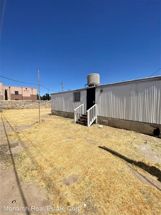 Building Photo - 825 Parkview Dr