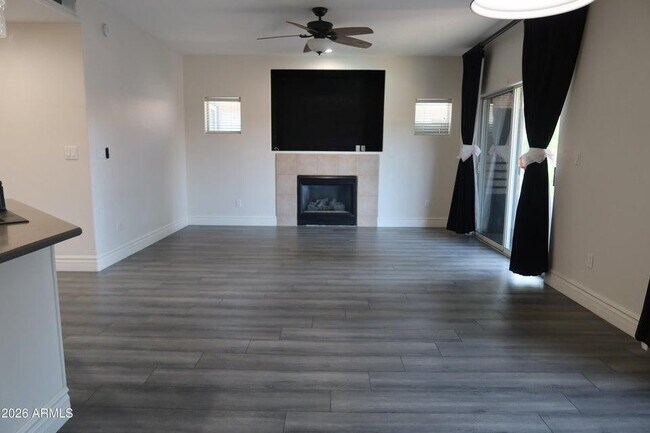 Building Photo - 7401 W Arrowhead Clubhouse Dr