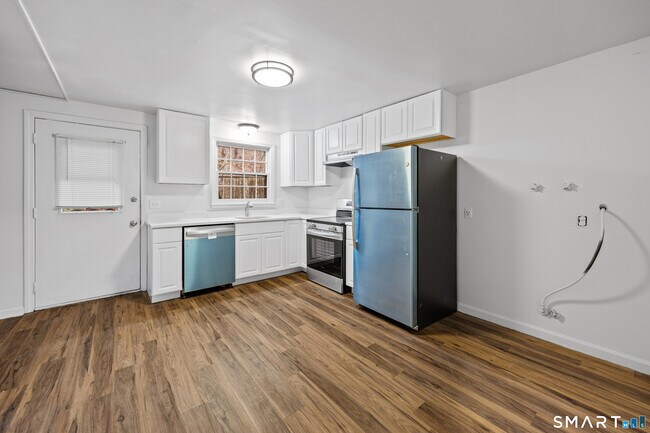 Building Photo - 9 Maple Ave