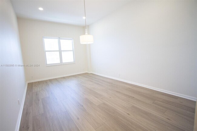 Building Photo - 3725 S Ocean Dr