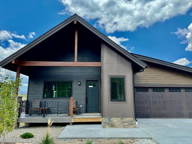 Building Photo - 640 Expedition Ln