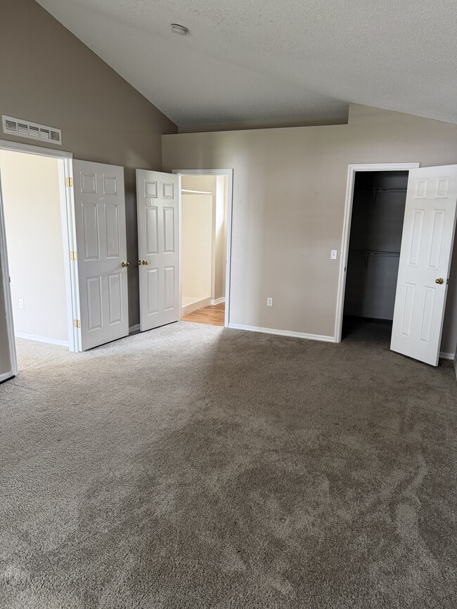 Building Photo - 255 Lobelia Dr