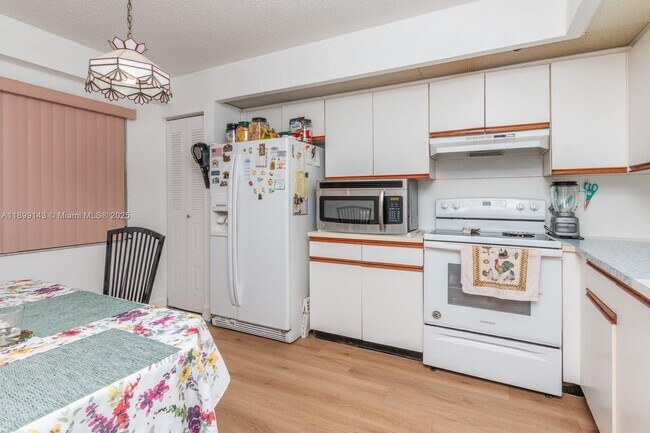 Building Photo - 500 SW 130th Terrace