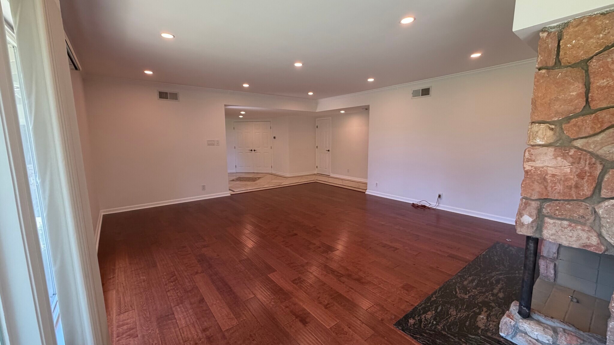Building Photo - 1385 Greenmont Dr