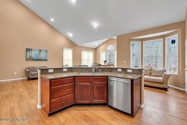 Building Photo - 17 Trumbull Ct