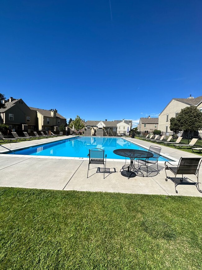 Building Photo - Parker Rowhome