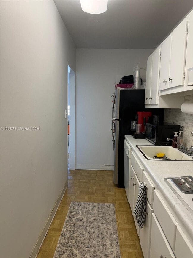 Building Photo - 100 Lincoln Rd