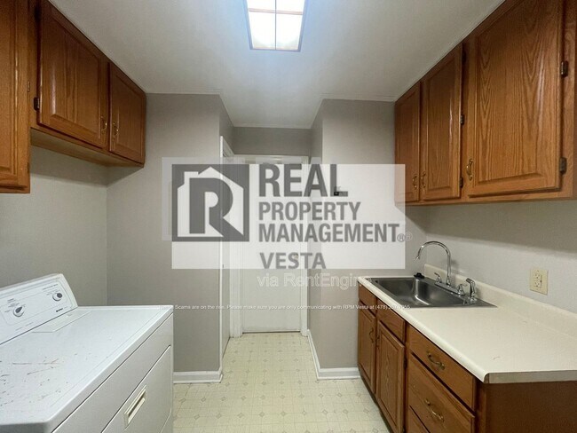 Building Photo - 4231 Laura Ann Pl