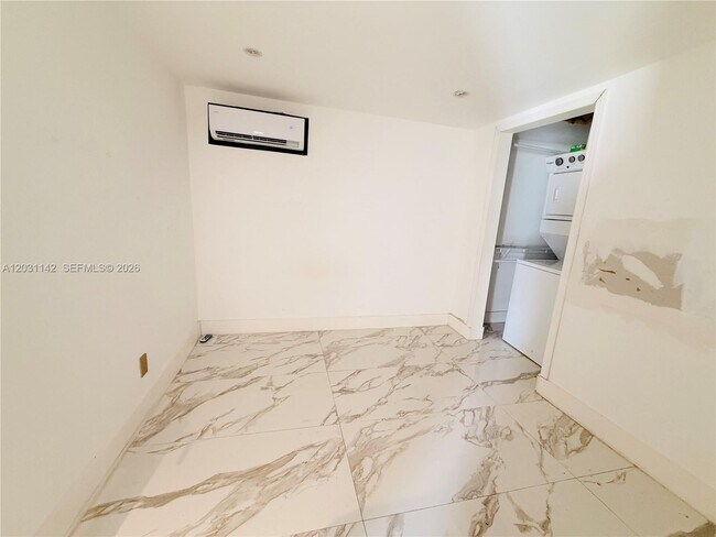 Building Photo - 201 Calle Grande Dr