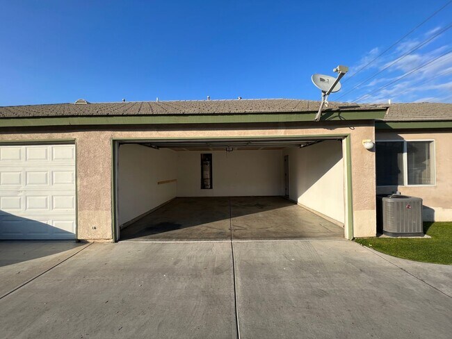 Building Photo - 4404 Pebble Creek Dr