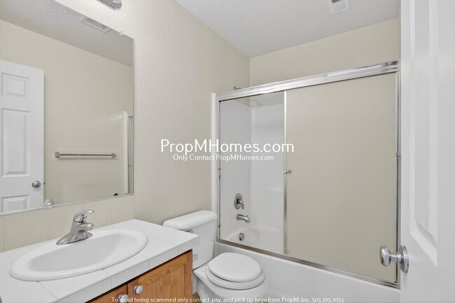 Building Photo - Spacious Three Bedroom Townhome in the Heart of Beaverton!