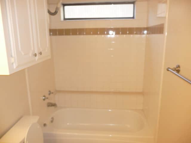 Building Photo - 114 SE Trenton Rd