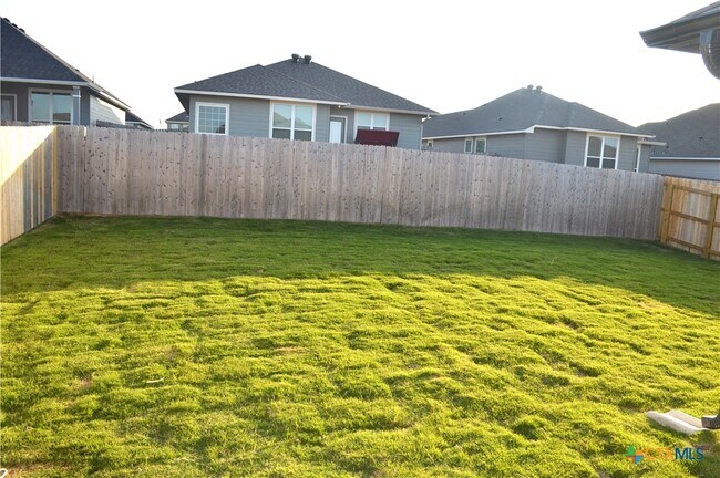 Building Photo - 1911 Meridian Lp