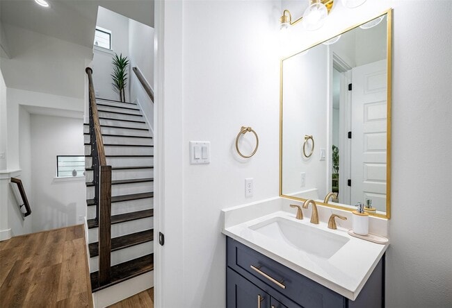 Building Photo - 1305 E 27th St