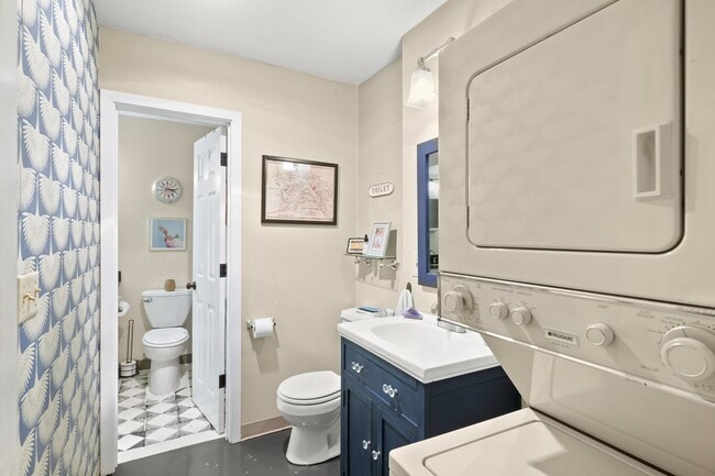 Building Photo - Lovely 2 Bedroom/1.5 Bath Mt Park Condo w/ Garage