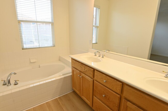 Building Photo - 6391 Sussex Ct