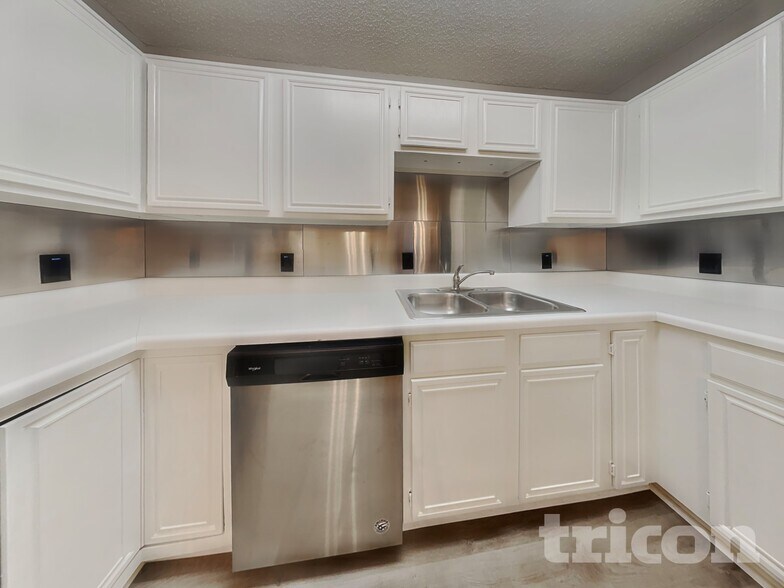 Building Photo - 202 Cutting Horse Ln