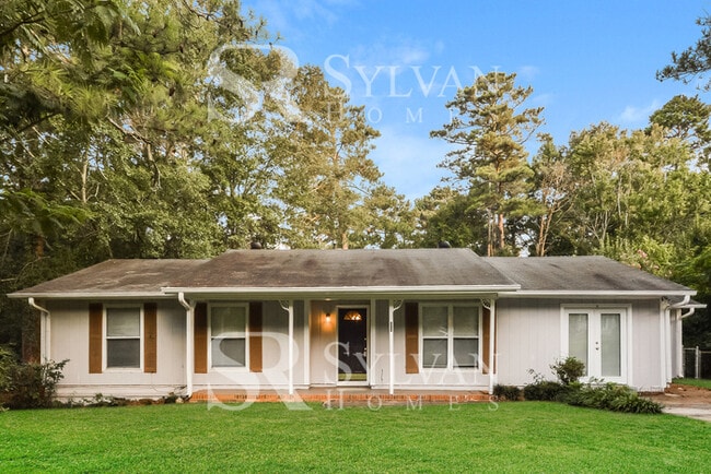 Building Photo - The living is easy in this 3 bedroom, 2 ba...