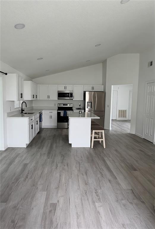 Building Photo - 303 Silk Oak Dr