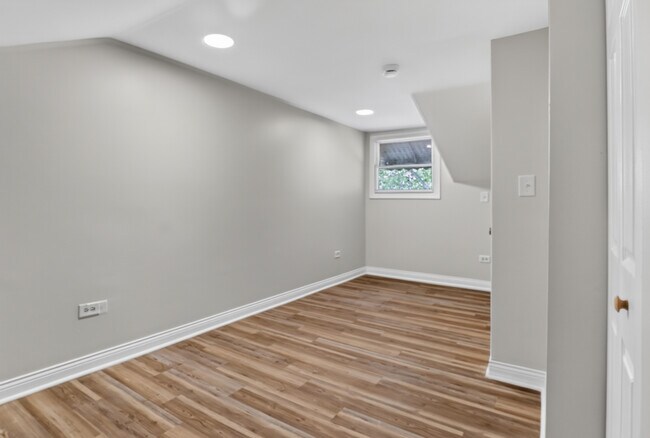 Building Photo - 9722 S Merrion Ave