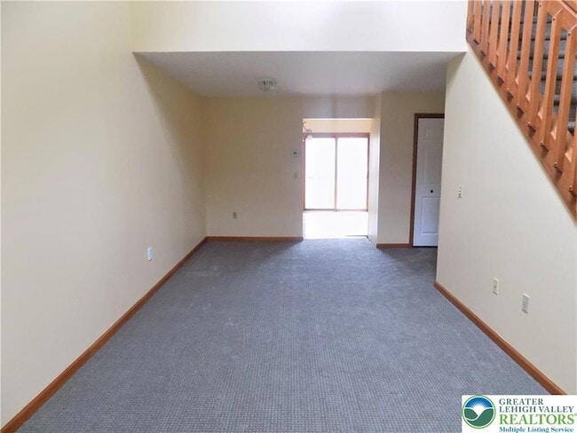 Building Photo - 2733 Victoria Ln