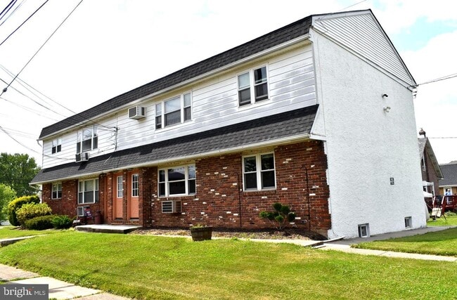 Building Photo - 702 Kenilworth Ave