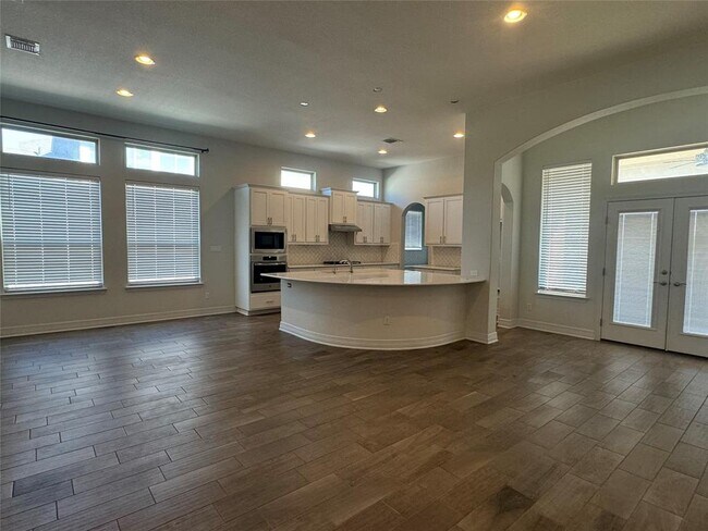 Building Photo - 124 Woodway Bend