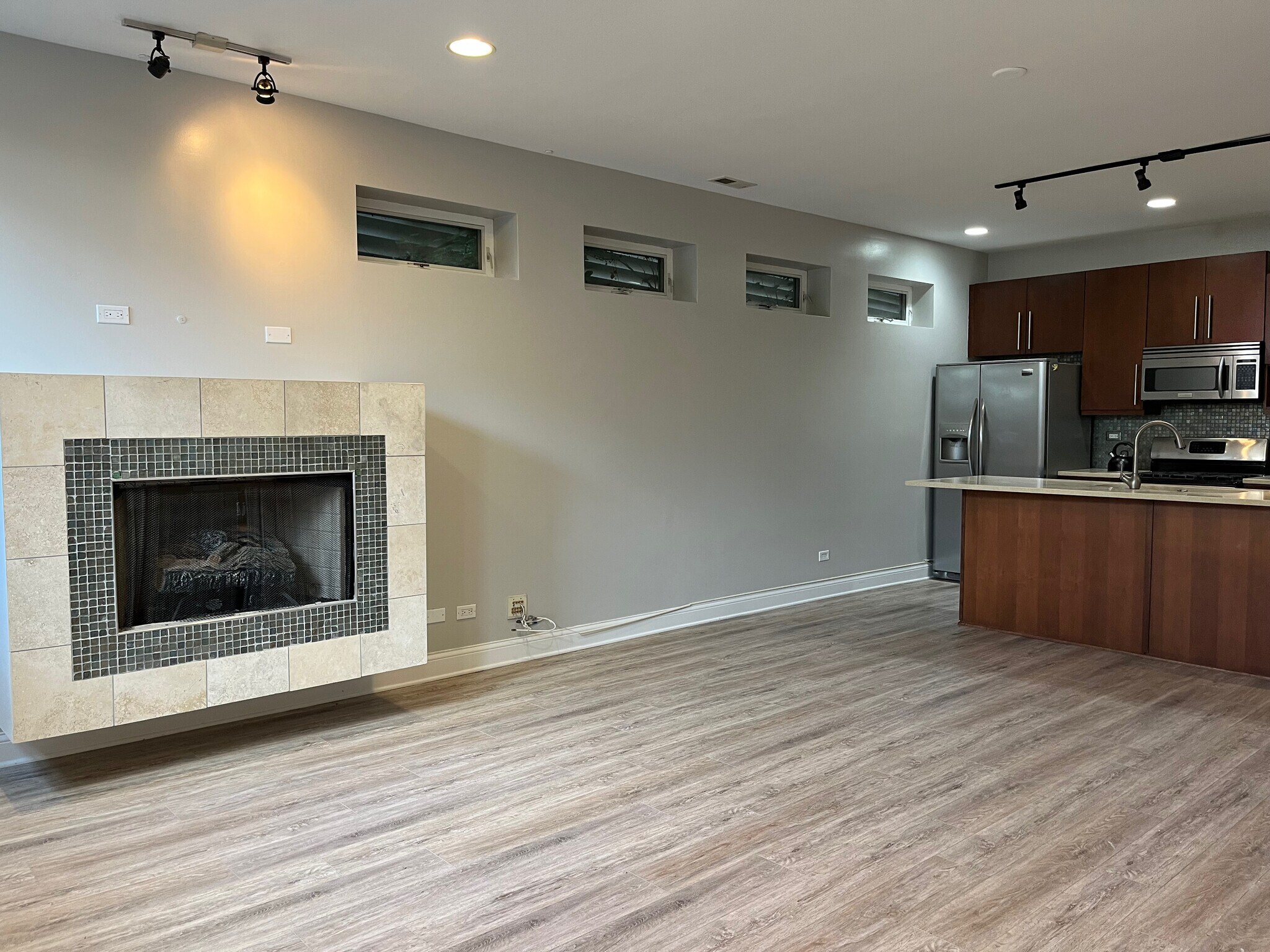 Building Photo - 1231 E 46th St