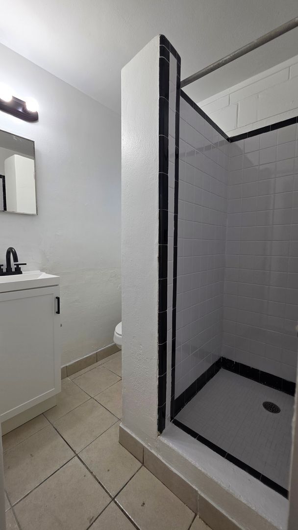 Building Photo - * HALF OFF 1ST MONTH'S RENT WITH 13 MONTH LEASE *
