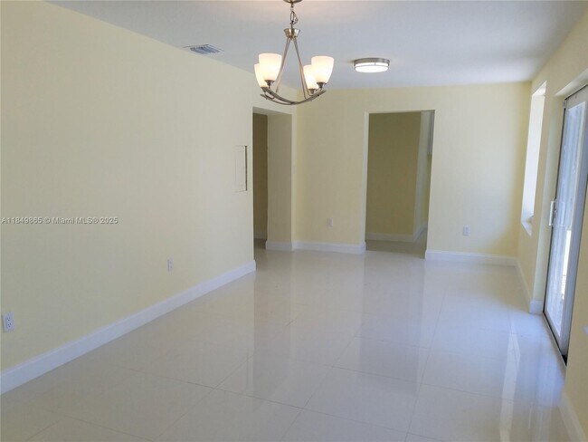 Building Photo - 801 NW 30th Pl