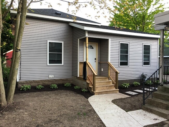 Building Photo - 1012 Jackson St NW