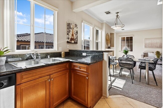 Building Photo - $3,456 - 2 Bed / 2 Bath Stunning Corner Un...