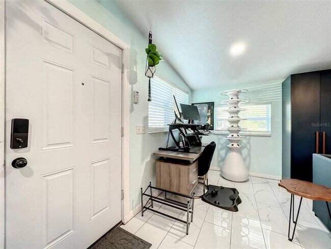 Building Photo - 1245 CATALPA Dr