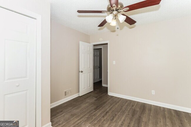 Building Photo - 429 Azalea Dr