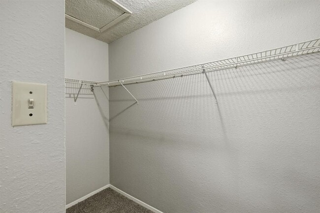 Building Photo - 2131 Andover Dr