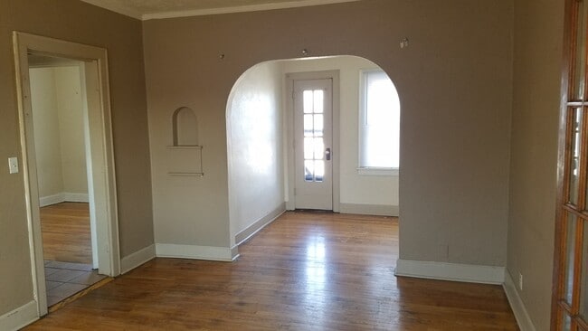 Interior Photo - 10 N 31st