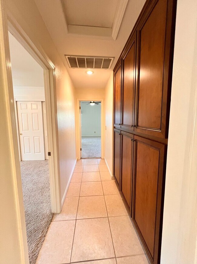 Building Photo - SOUTHWEST BAKERSFIELD