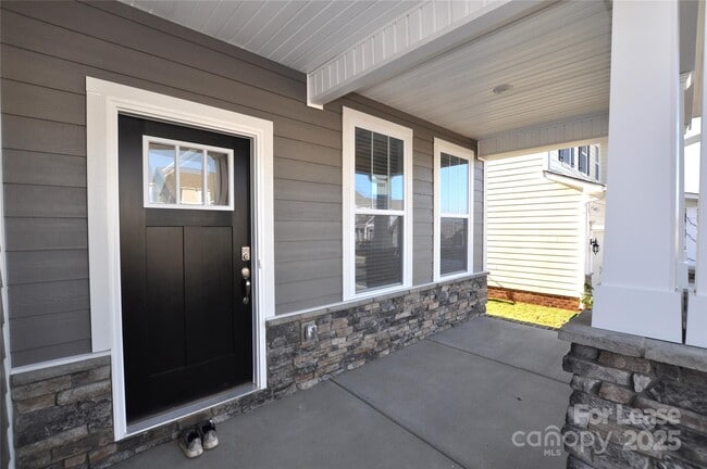 Building Photo - 8007 Oakmere Rd