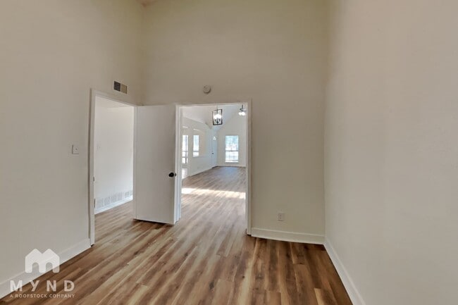 Building Photo - 6708 Oriole Ct