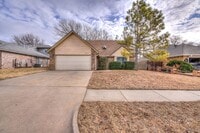 Building Photo - 4 Bed 2 Bath in Moore School District