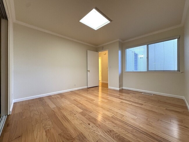 Building Photo - Charming Updated 2-Bedroom Home in Prime L...