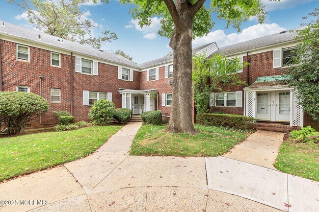 Building Photo - 32 Manor Dr