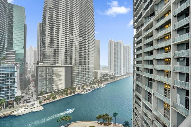 Building Photo - 475 Brickell Ave