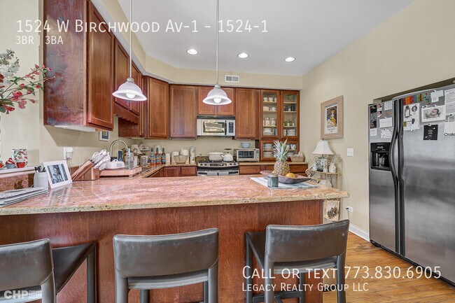 Building Photo - 1524 W Birchwood Ave