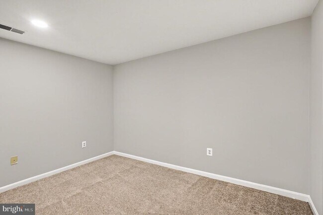 Building Photo - 2003 Paddle Boat Ln