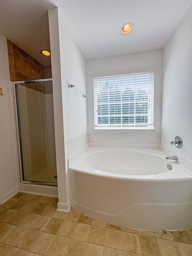 Building Photo - 829 Bellingham Way
