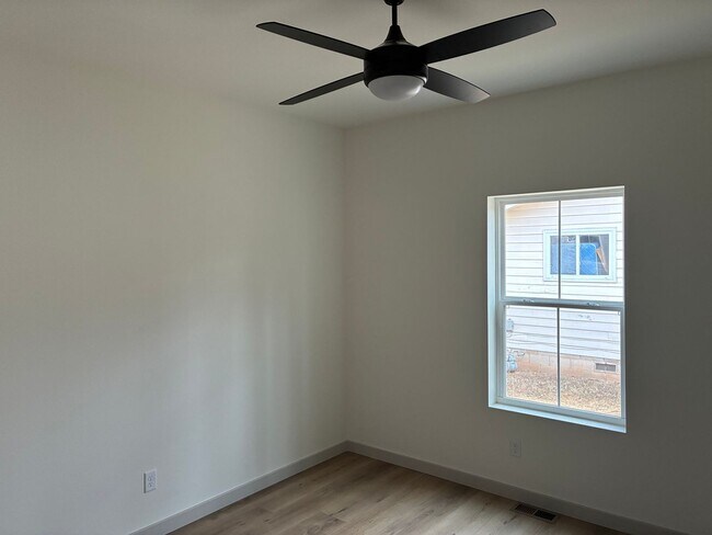 Building Photo - Brand New 2 Bed Home - Springfield MO